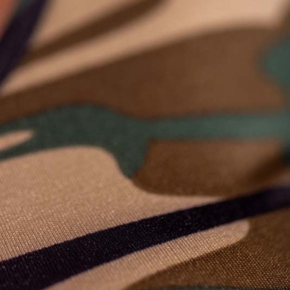 Cross Cross Back Camo Crop Top - Picture 6 of 6